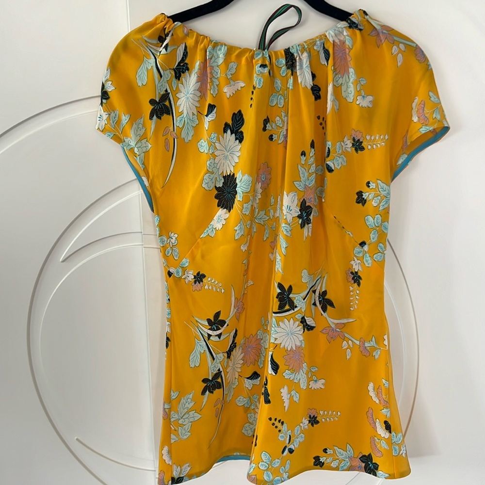 Floral like new Diane Von Furstenberg blouse  size S